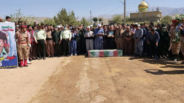 پیکر «جوهر نوری» شهید تازه تفحص شده در جوانرود تشییع شد