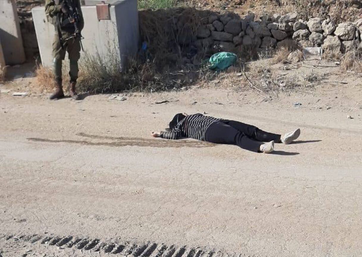 Filistinli Bir Kız Siyonist İsrail Rejimi Askerlerinin Ona Ateş Açması Sonucunda Şehadet Makamına Erdi