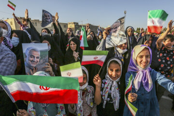 عکس/ عرض ارادت به امام زمان با همنوایی سرود «سلام فرمانده»