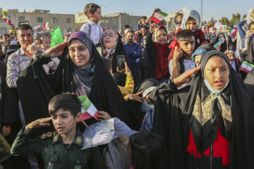 عکس/ عرض ارادت به امام زمان با همنوایی سرود «سلام فرمانده»