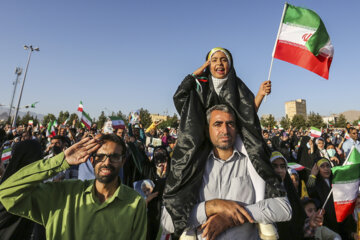 عکس/ عرض ارادت به امام زمان با همنوایی سرود «سلام فرمانده»