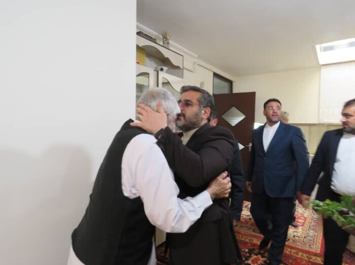 اسماعیلی: دیدار با خانواده شهدا افتخار مدیران دولتی است