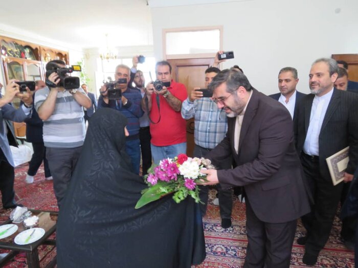 اسماعیلی: دیدار با خانواده شهدا افتخار مدیران دولتی است