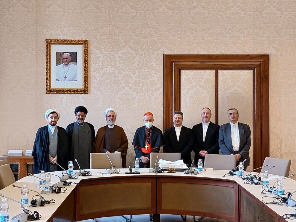 Senior Iranian cleric meets Vatican officials during Italy trip 