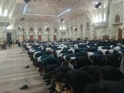 زائران امام راحل نماز مغرب و عشا را به جماعت برپا کردند
