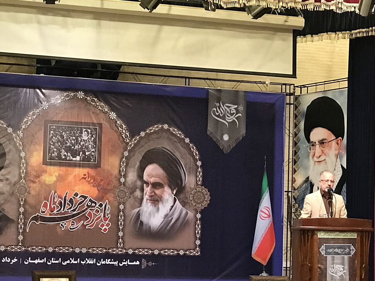 دولت با مشکلات اقتصادی و بحرانهای ساختگی دشمنان مواجه است