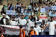 مردم شهرستان پیشوا در سالروز قیام ۱۵ خرداد راهپیمایی می‌کنند