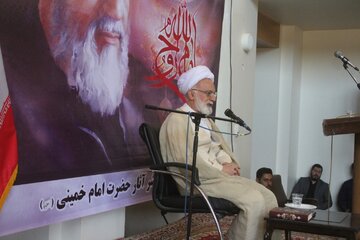 امام خمینی(ره) مکتب اهل بیت (ع) را احیا کرد