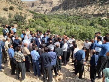 بررسی مسایل و مشکلات روستاهای شهرستان گیلانغرب با حضور مسوولان