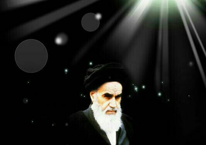 کدام ویژگی بنیانگذار انقلاب در دیگر رهبران جهان وجود ندارد؟/ شعر انقلاب هنوز به جایگاه واقعی خود نرسیده است 3