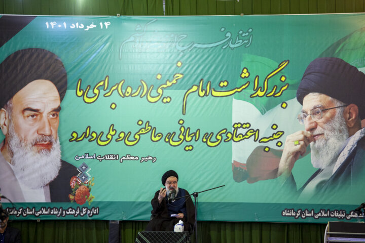 امام خمینی (ره) نماد جریان عشق به خدا و دلدادگی به ارزشهای دینی است
