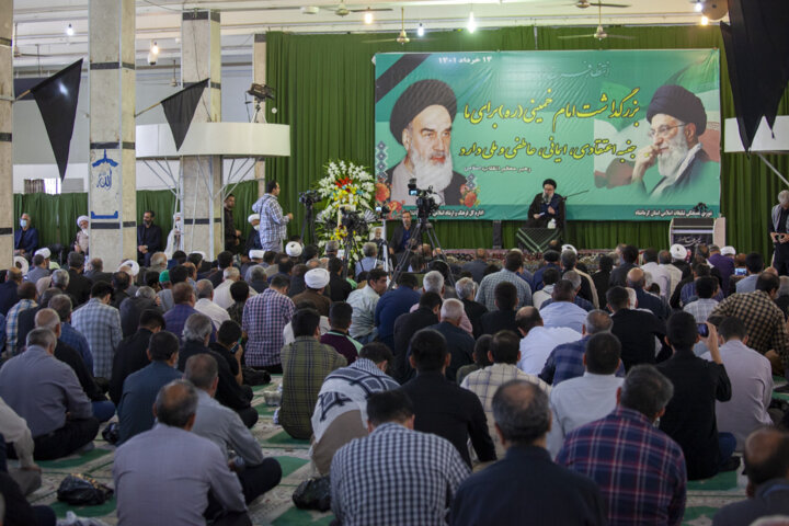 امام خمینی (ره) نماد جریان عشق به خدا و دلدادگی به ارزشهای دینی است