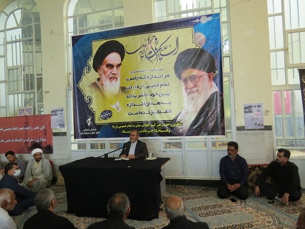 مردم ابرکوه یاد و خاطره امام (ره) و شهدای ۱۵ خرداد را گرامی داشتند