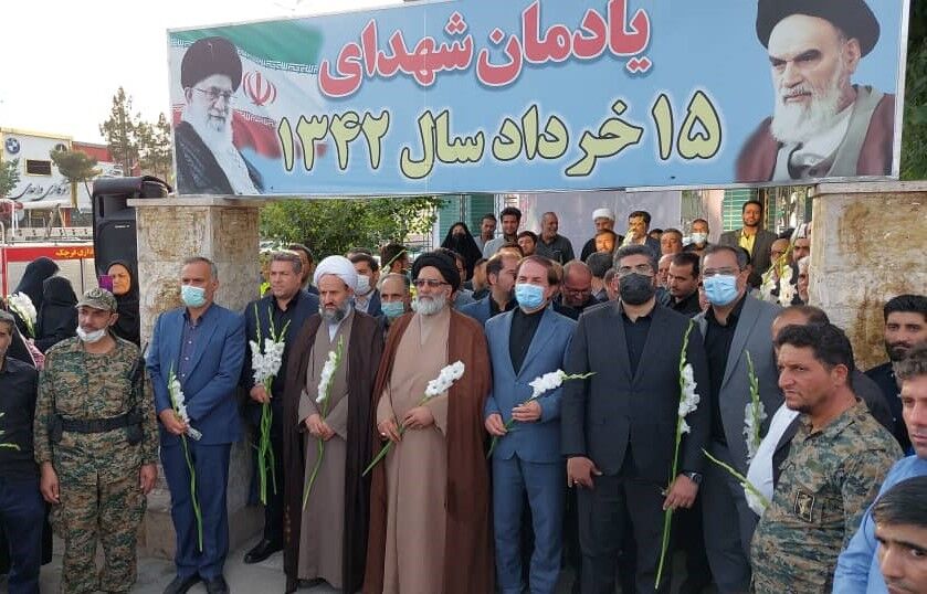 محل شهادت کفن پوشان دشت ورامین گلباران شد محل شهادت کفن پوشان دشت ورامین گلباران شد