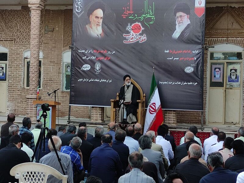 شخصیت امام خمینی (ره) الگوی عملی برای مردم است شخصیت امام خمینی (ره) الگوی عملی برای مردم است