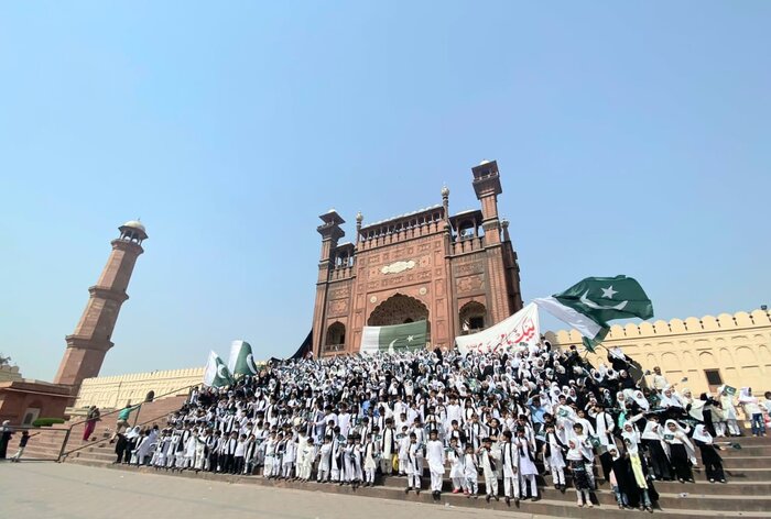 سرود «سلام فرمانده» در پاکستان؛ اجتماع بزرگی دیگر در لاهور