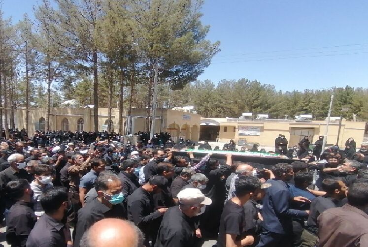 پیکر همسر و فرزند مجری تلویزیون در بیرجند تشییع شد + فیلم پیکر همسر و فرزند مجری تلویزیون در بیرجند تشییع شد + فیلم