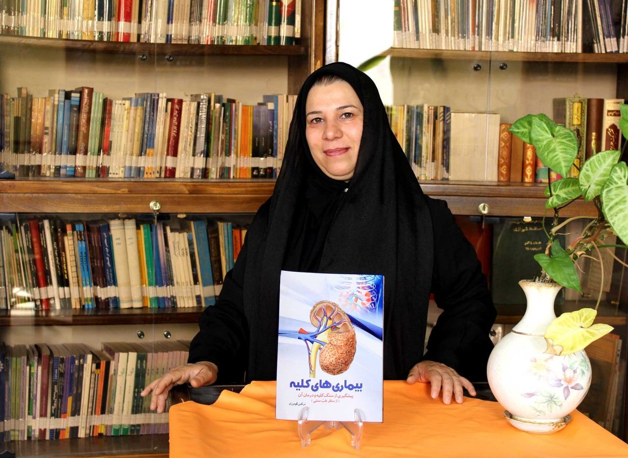 کتاب "بیماری‌های کلیه" در بروجرد رونمایی شد