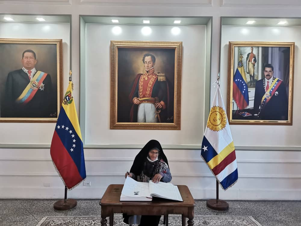 رصد توییتری نمایندگان؛ از نظام رتبه بندی معلمان تا افزایش عادلانه حقوق