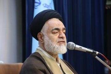 امام جمعه موقت اصفهان: پیشی گرفتن صادرات از واردات از دستاوردهای دولت سیزدهم است