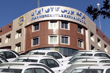 ایران خودرو هفته‌ای ۱۰ هزار دستگاه در بورس کالا عرضه می‌کند