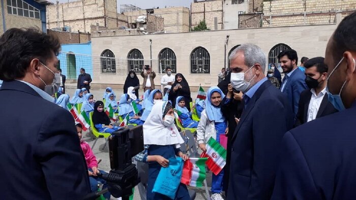 امکان آموزش حضوری چگونه برای دانش آموزان فراهم شد؟ / همکاری با وزارت بهداشت نقشه راهی ایمن برای بازگشایی 4