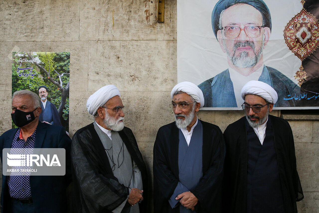 دعایی نه مُنشی داشت نه از روزنامه اطلاعات حقوق میگرفت دعایی نه مُنشی داشت نه از روزنامه اطلاعات حقوق میگرفت