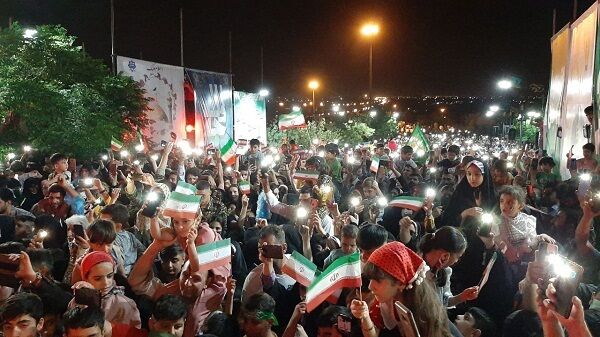 از آیین رونمایی کتاب «نغمه های صوفی »تا اجرای سرود «سلام فرمانده» از آیین رونمایی کتاب «نغمه های صوفی »تا اجرای سرود «سلام فرمانده»