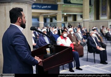 Les organisateurs du Hajj reçus par le Leader de la Révolution islamique ce mercredi 8 juin 2022 Husseiniyah de l'Imam Khomeiny à Téhéran.