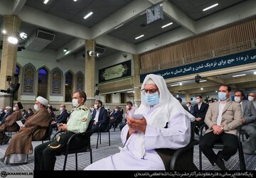 Les organisateurs du Hajj reçus par le Leader de la Révolution islamique ce mercredi 8 juin 2022 Husseiniyah de l'Imam Khomeiny à Téhéran.