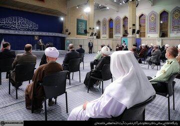 Les organisateurs du Hajj reçus par le Leader de la Révolution islamique ce mercredi 8 juin 2022 Husseiniyah de l'Imam Khomeiny à Téhéran.