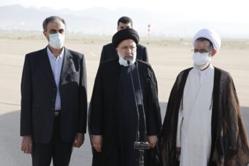  İran İslam Cumhuriyeti Cumhurbaşkanı İbrahim Reisi 24. eyalet ziyaretinde Perşembe sabah saatlerinde Şehrekürd Uluslararası havaalanına ayak bastı. Reisi Çarmahal ve Bahtiyari eyaleti ziyaretinde farklı kesimlerle görüştü