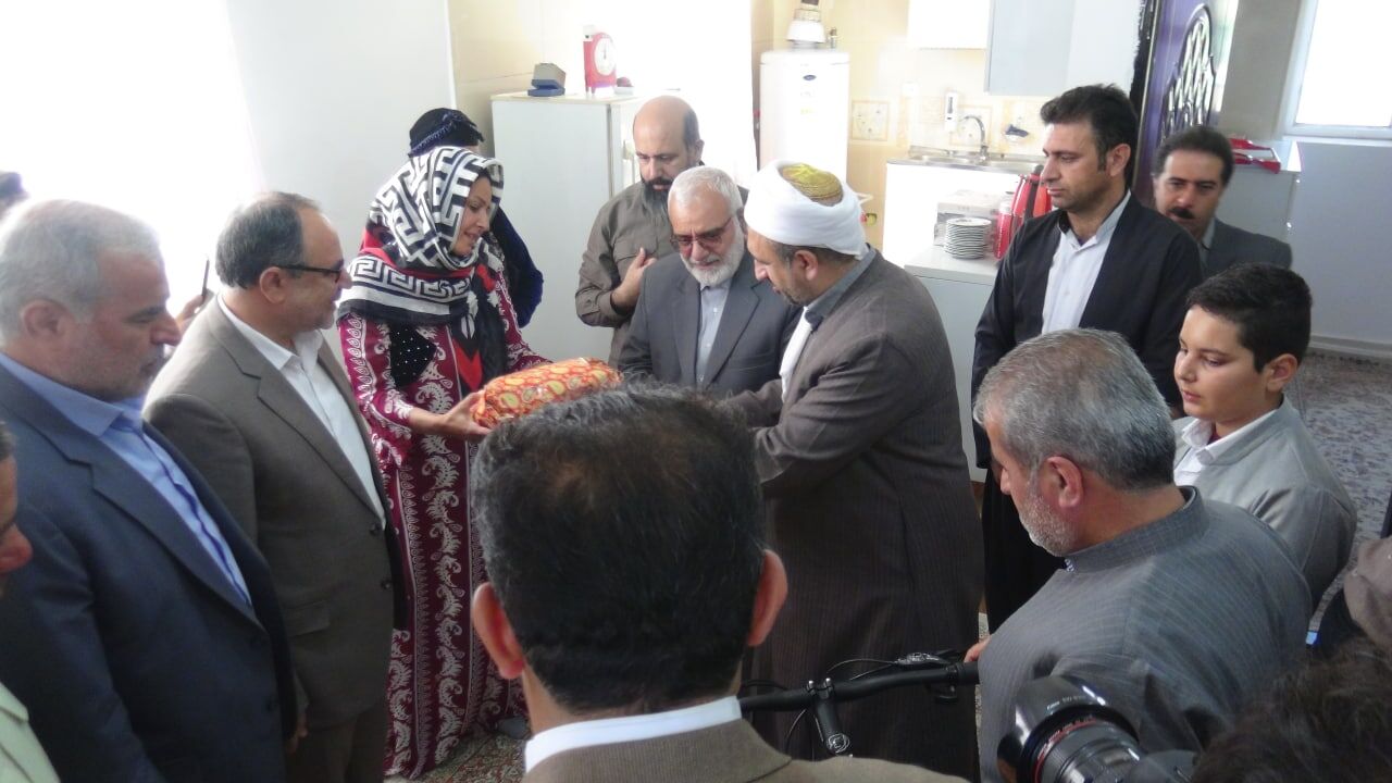 ۱۸ واحد مسکن به مددجویان کمیته امداد دیواندره تحویل می شود ۱۸ واحد مسکن به مددجویان کمیته امداد دیواندره تحویل می شود