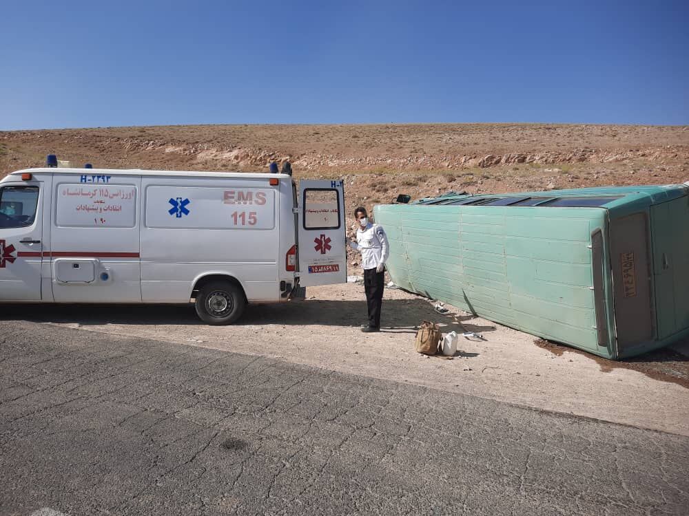 ۱۱ تن براثر واژگونی مینیبوس در کرمانشاه مصدوم شدند ۱۱ تن براثر واژگونی مینیبوس در کرمانشاه مصدوم شدند