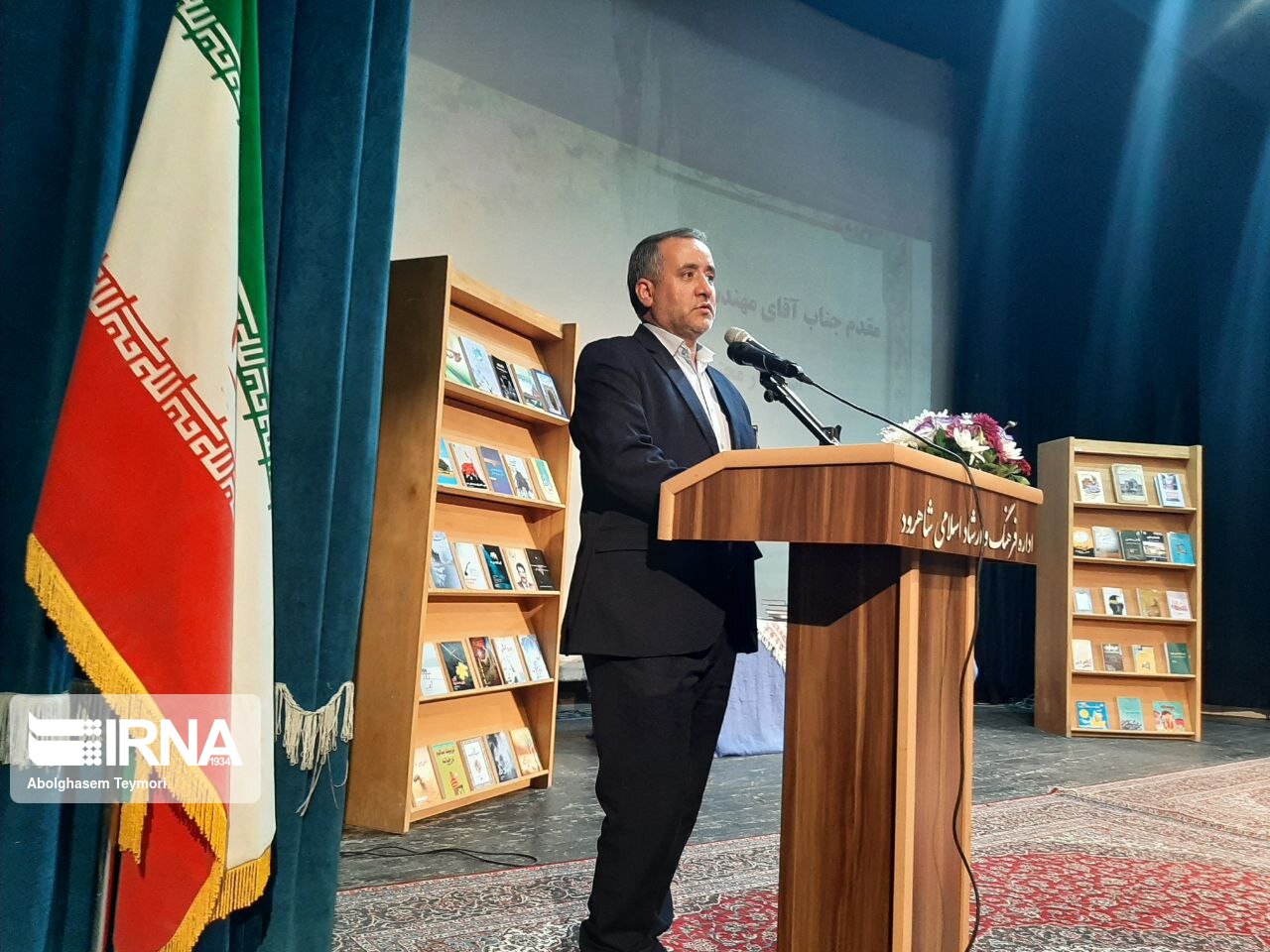 استاندار سمنان: سالانه بیش از هزار جلد کتاب در استان چاپ می‌شود