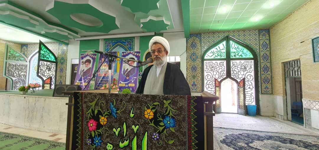 خطیب جمعه سیرجان: برنامه رسانه‌های دشمن قراردادن مردم مقابل نظام است