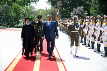 En images, la cérémonie d'accueil officielle du président vénézuélien à Téhéran