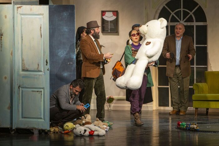 چهرههای درخشان تئاتر از کارگردان تا بازیگر؛ 69 نمایش در 29 تماشاخانه 44