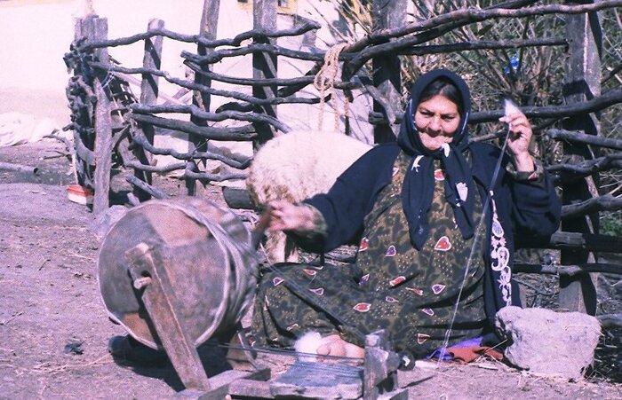 گردشگران محصولات چینی سوغات میخرند / مهجوری صنایعدستی بزرگترین غم زندگیام است 5
