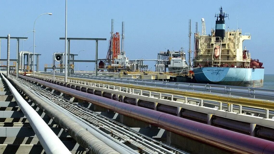 El petrolero fletado por Italia llega a las aguas venezolanas para cargarse de crudo