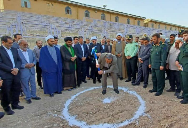 نیروگاه خورشیدی صالح آباد مهران با حضور استاندار ایلام کلنگ زنی شد  نیروگاه خورشیدی صالح آباد مهران با حضور استاندار ایلام کلنگ زنی شد