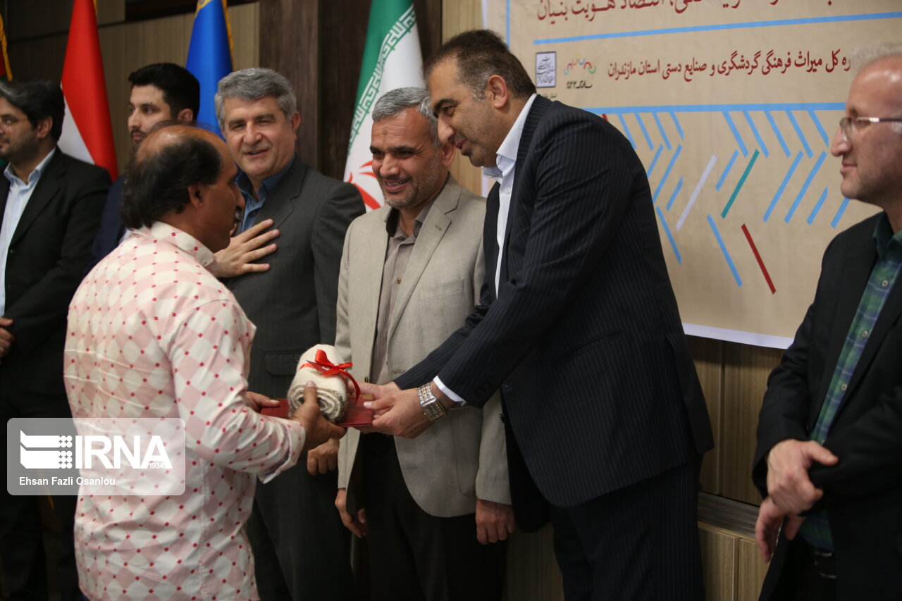 همافزایی هنرمندان و مسئولان برای رونق بازار صنایع دستی مازندران