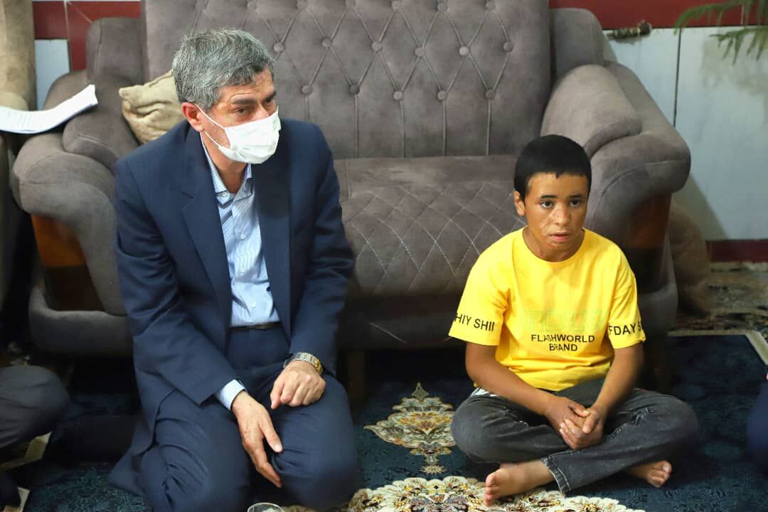 درمان نوجوان فداکار خرمبیدی با دستور استاندار فارس رایگان شد درمان نوجوان فداکار خرمبیدی با دستور استاندار فارس رایگان شد