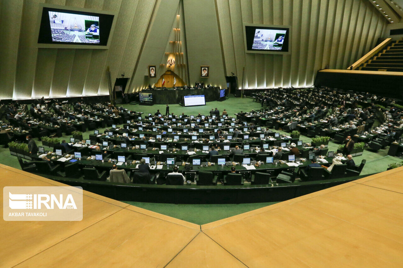 260 representantes del Parlamento iraní condenan la resolución de la AIEA contra Irán