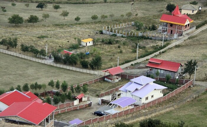 پدیده سقفهای رنگی در مازندران؛ ریشهها و پیامدها