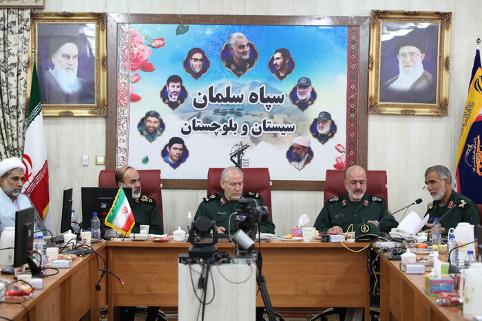 سرلشکر صفوی از مناطق عملیاتی جنوب شرق کشور کرد