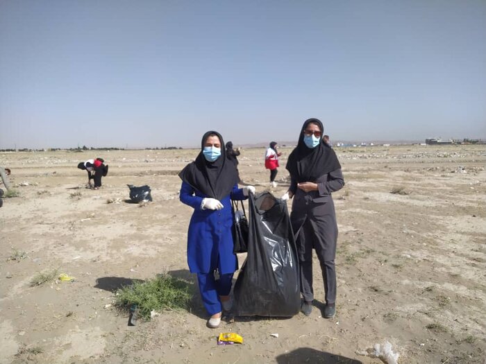 همت والای دوستداران محیط زیست در پاکسازی راشته کرج از پلاستیک