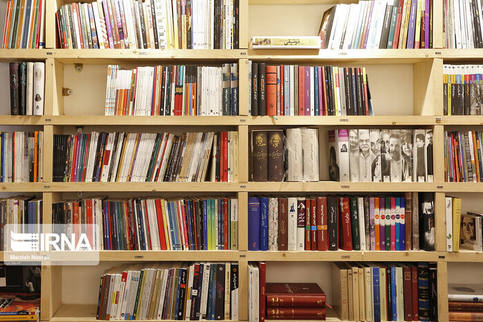 دریافت مالیات از کتابفروشان توازن عرضه و تقاضا را به هم میریزد