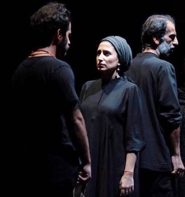 من از نمایش «مخاطب» یا هر اثر تئاتری دیگر دفاع نمیکنم، از روال قانونی دفاع میکنم