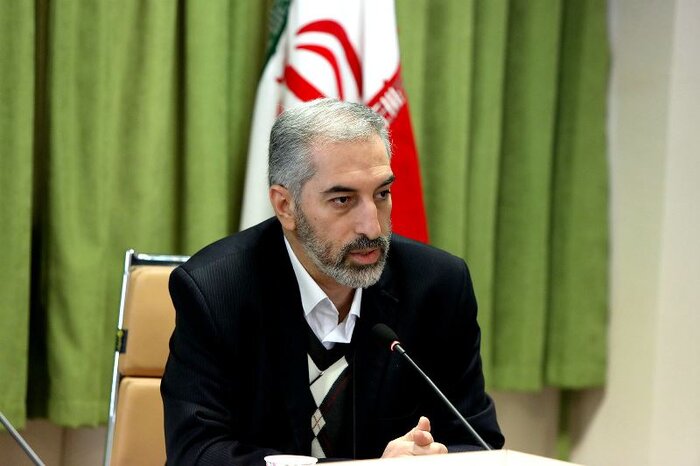 من از نمایش «مخاطب» یا هر اثر تئاتری دیگر دفاع نمیکنم، از روال قانونی دفاع میکنم